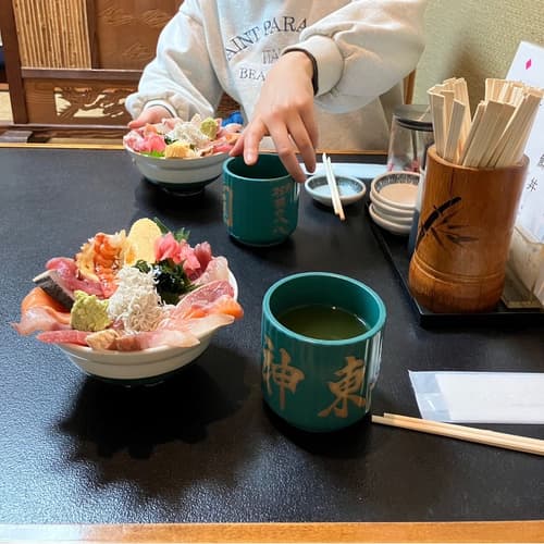 ラジオ体操と豪華海鮮丼